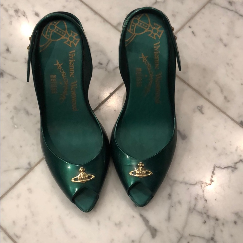 Rubber heel sling back